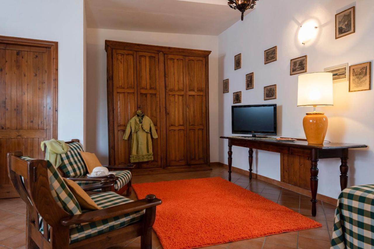 Agriturismo La Rombaia 카스틸리오네 델라 페스카이아 외부 사진